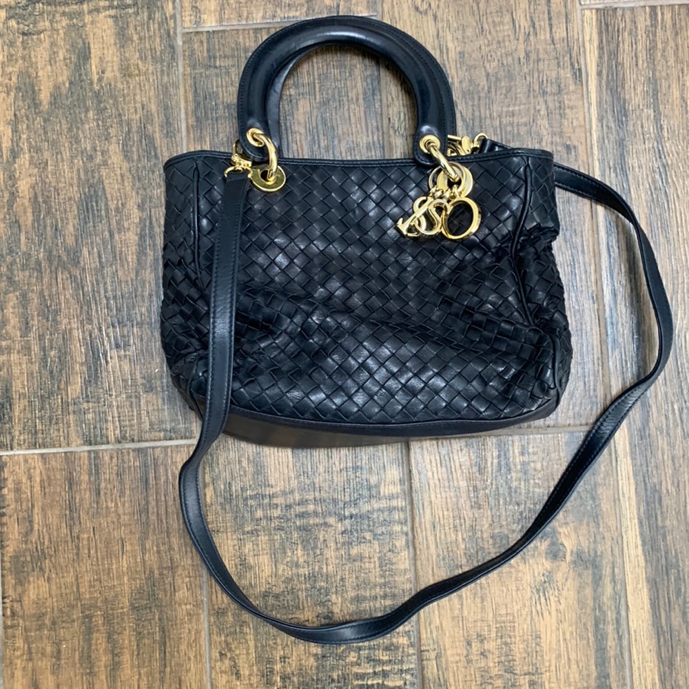 - Siso leather bag